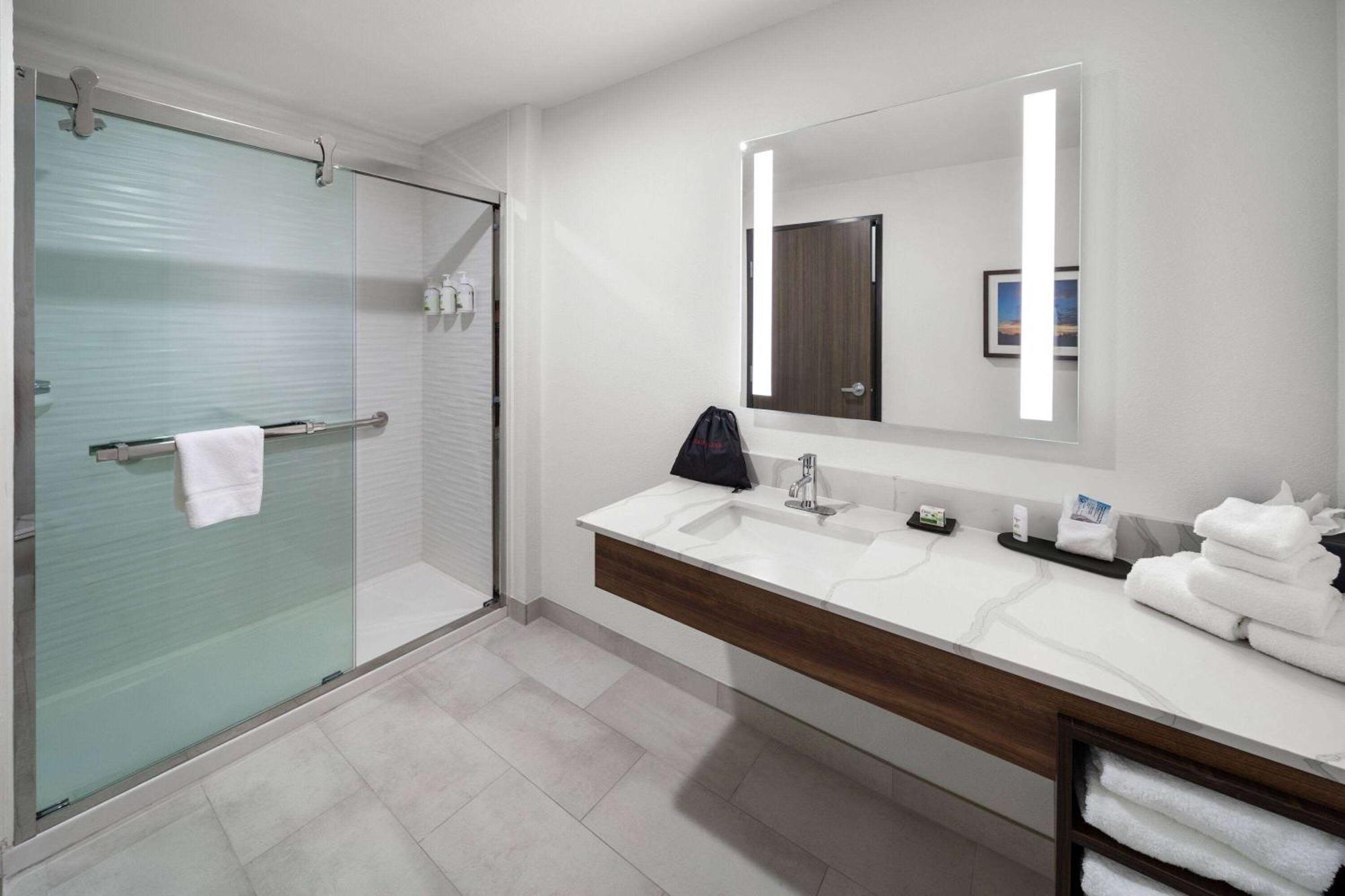 La Quinta Inn & Suites By Wyndham San Antonio At The Rim Eksteriør bilde