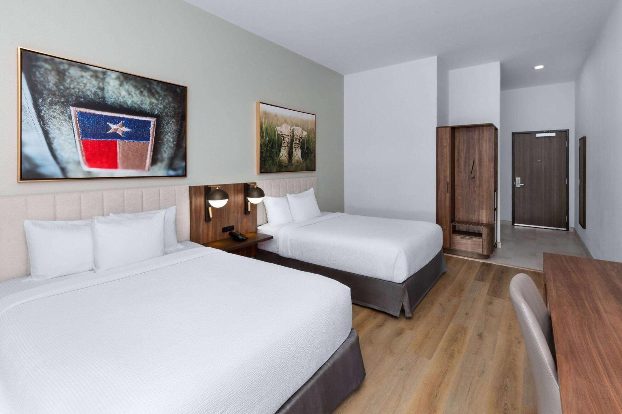 La Quinta Inn & Suites By Wyndham San Antonio At The Rim Eksteriør bilde