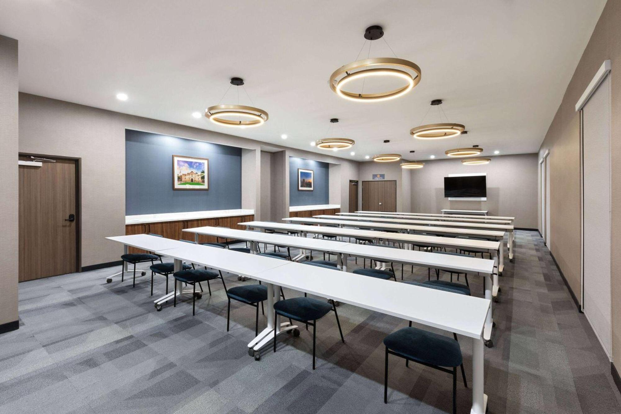La Quinta Inn & Suites By Wyndham San Antonio At The Rim Eksteriør bilde