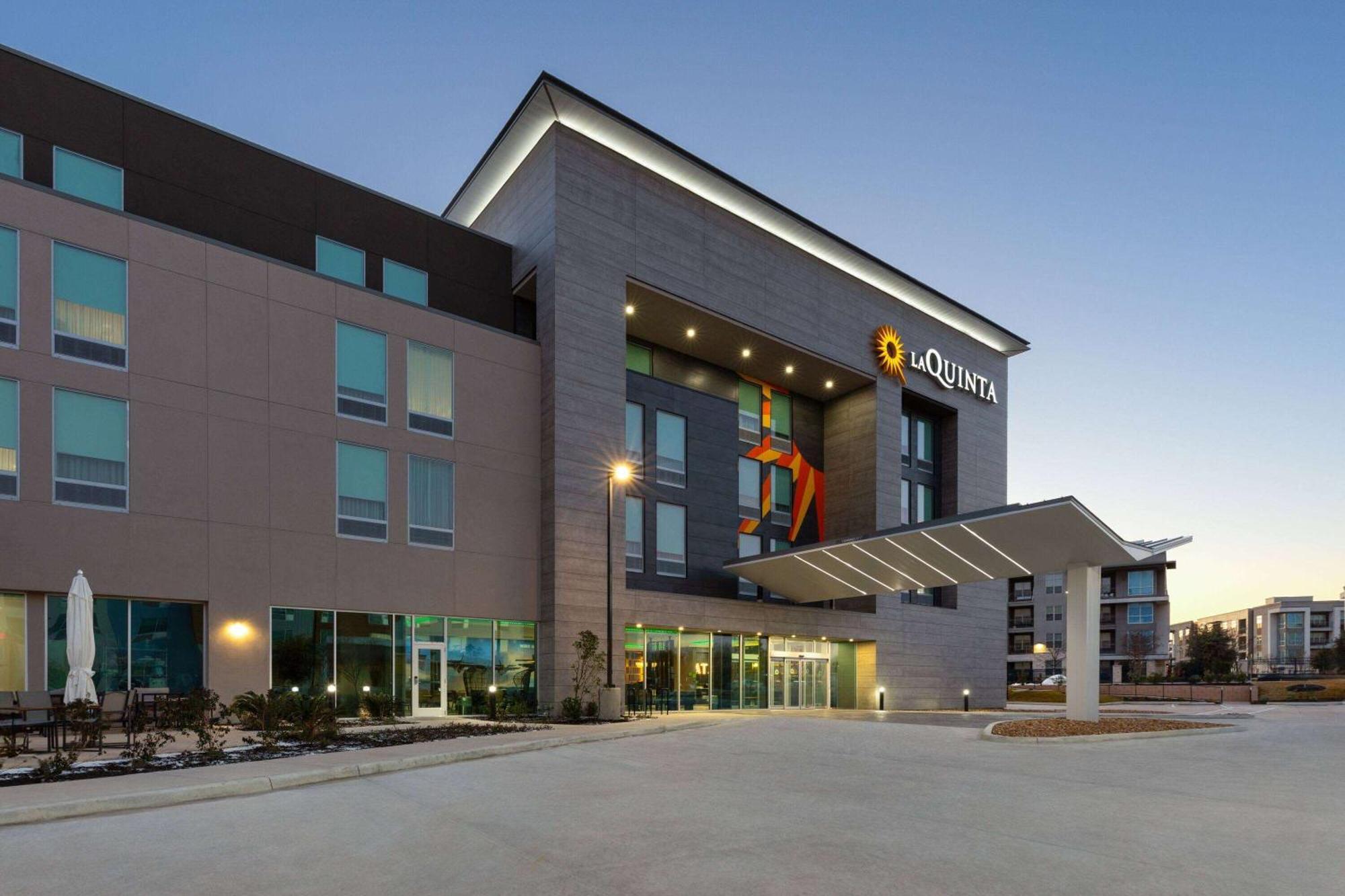 La Quinta Inn & Suites By Wyndham San Antonio At The Rim Eksteriør bilde