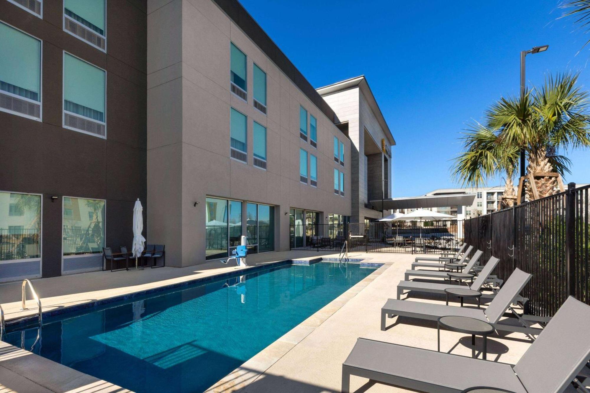 La Quinta Inn & Suites By Wyndham San Antonio At The Rim Eksteriør bilde