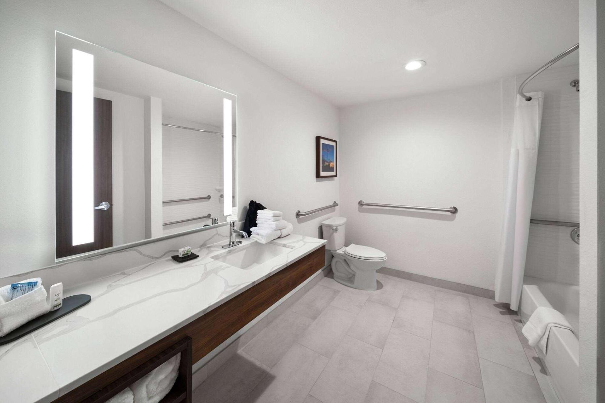 La Quinta Inn & Suites By Wyndham San Antonio At The Rim Eksteriør bilde